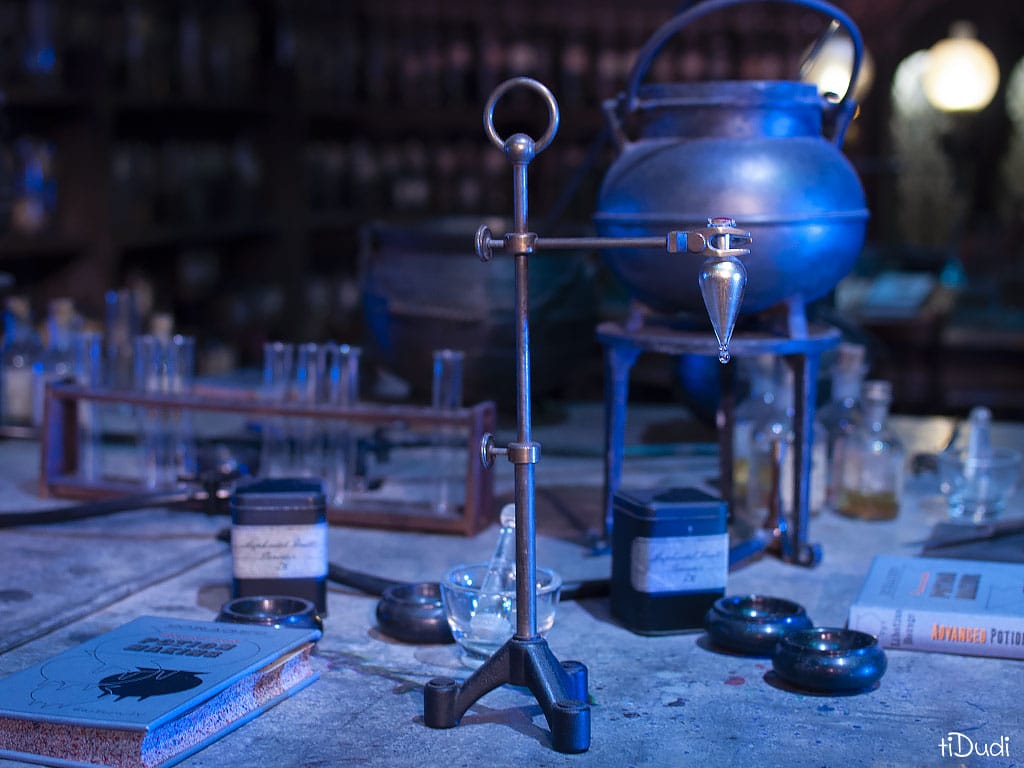 Felix felicis Studios Harry Potter Londres Felix felicis dans la salle des potions aux Studios Harry Potter de Londres